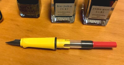LAMYサファリにコンバーターを付けた状態