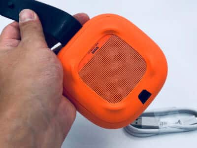 BOSE SoundLink Microベルトを外した