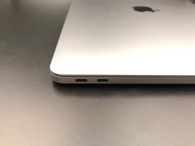 MacBook ProにはUSB-Cが二つだけ