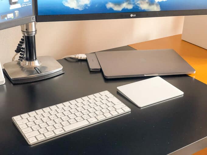 MacBook縦置きスタンド
