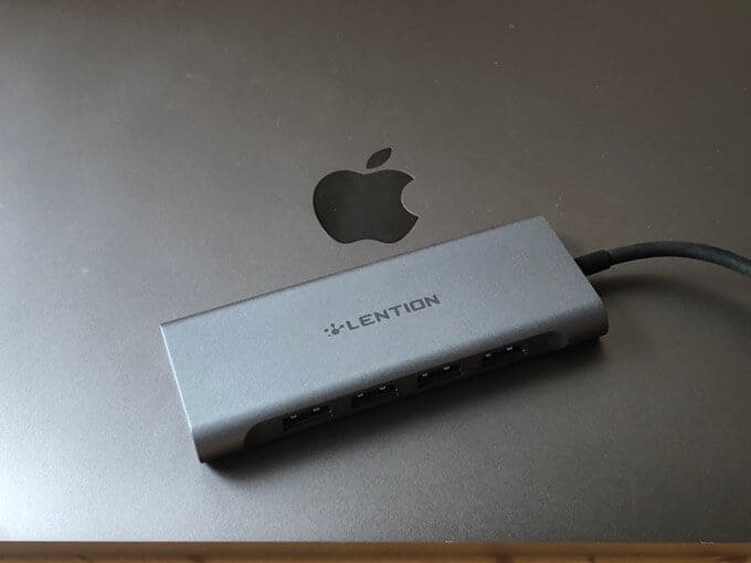 MacBook ProスペースグレーとLentionスペースグレーの色の差