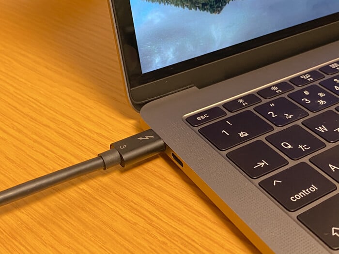 USB-C一本でトリプルディスプレイ