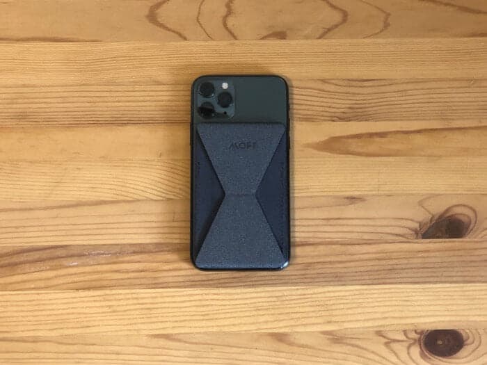 MOFT XをiPhone11 Proにつけた