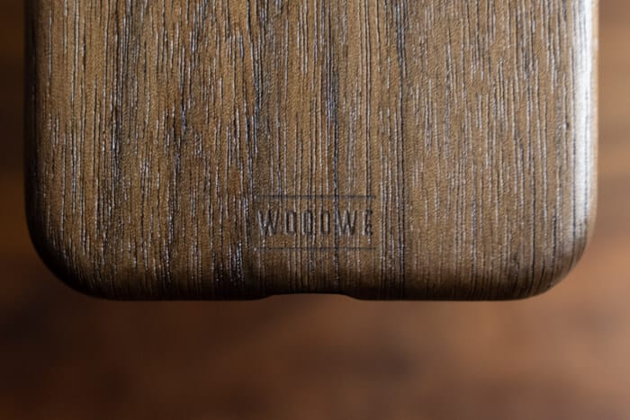WOODWEのロゴは控えめ
