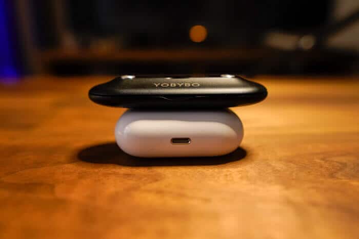 CARD20とAirPods Proの薄さ比較