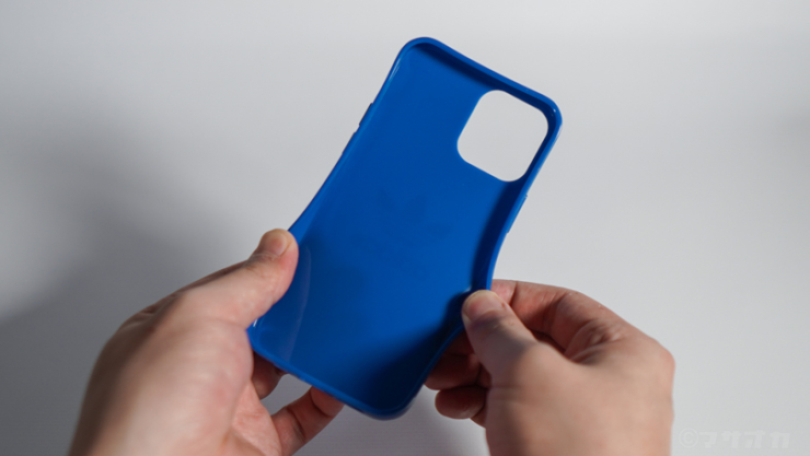 adidas iPhoneケース