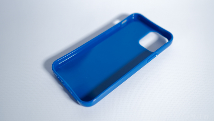 adidas iPhoneケース