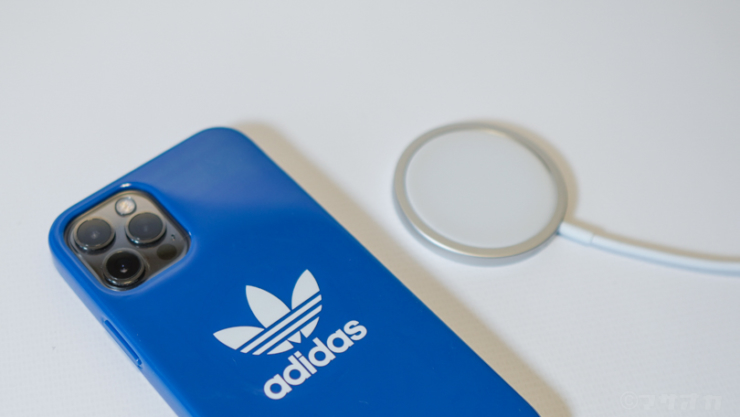 adidas iPhoneケース