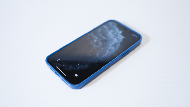 adidas iPhoneケース
