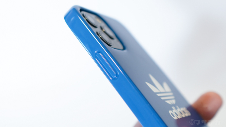 adidas iPhoneケース