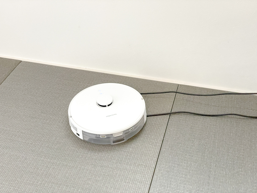 ケーブルに引っかかるSwitchBot S1 Plus